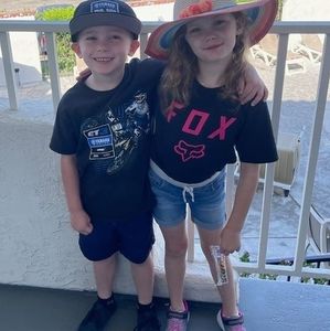 Meet your Posher, Sharon